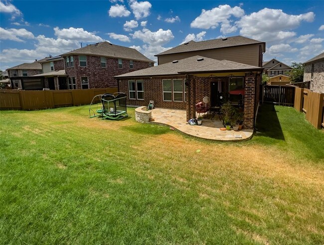 Building Photo - 3017 Maurine Dr