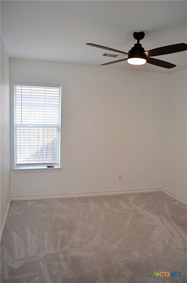 Building Photo - 2105 Merle Dr