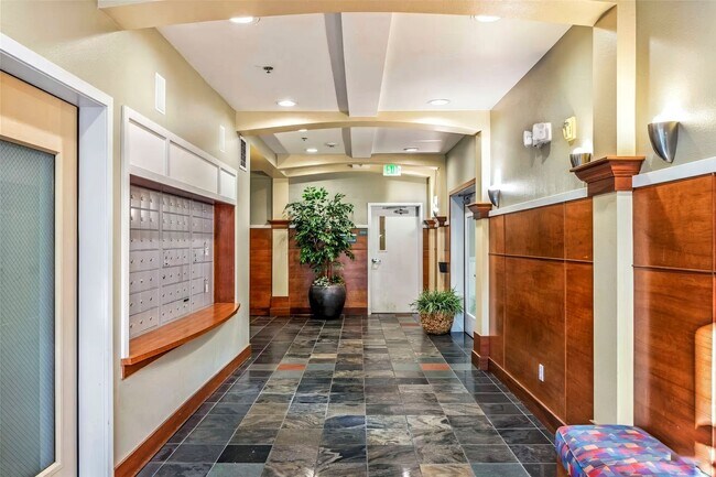 Building Photo - Penthouse condo in the ideal location in t...