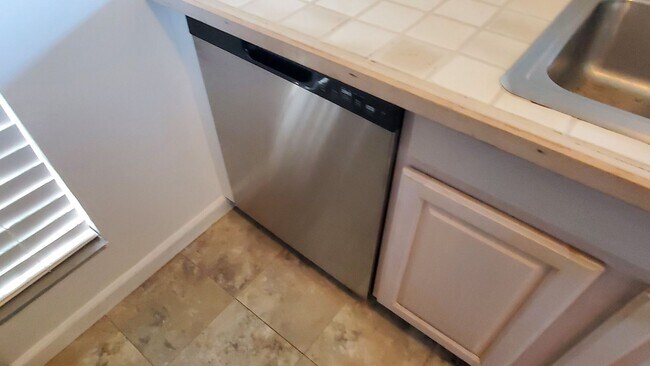 Building Photo - Spacious 2 Bedroom, 1 Bathroom Moraga Condo