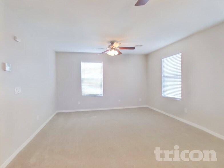 Building Photo - 880 W Busa Dr