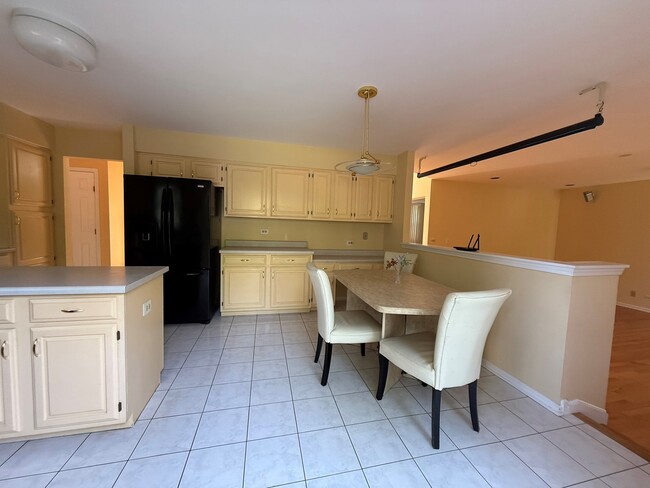 Building Photo - 1062 Dearborn Ln