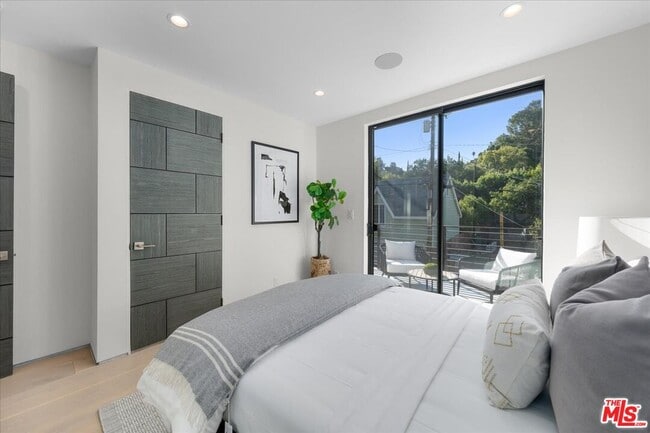 Building Photo - 2016 Stanley Hills Dr