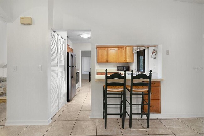 Building Photo - 712 E Flag Way