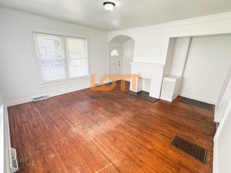Building Photo - 519 4th Ave