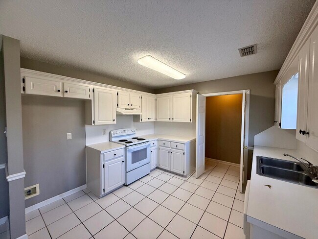 Building Photo - 24 Winchester Ct