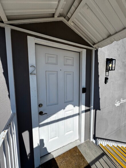 Building Photo - 319 S Olive St