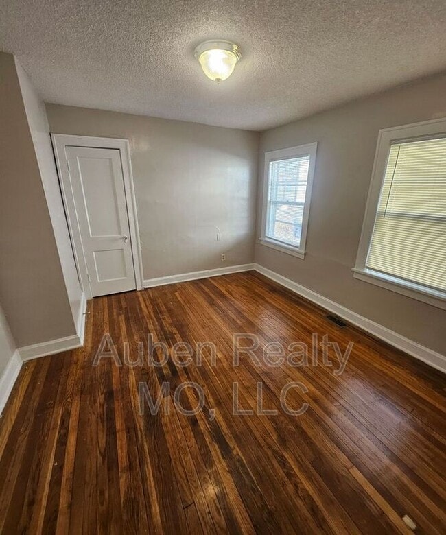 Building Photo - 5411 Harrison St