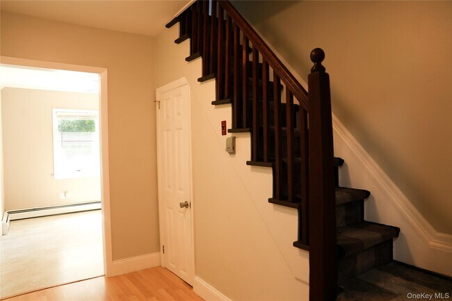 Building Photo - 50 Baron De Hirsch Rd