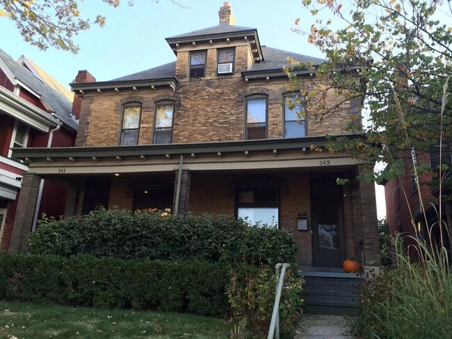 Primary Photo - 143 W Hubbard Ave