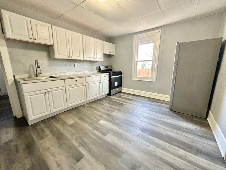 Building Photo - 223 S 3rd St