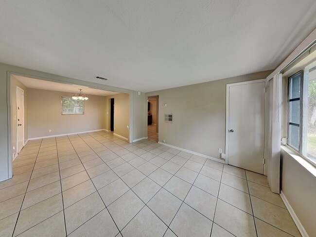 Building Photo - 6150 George Wood Ln W