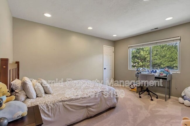 Building Photo - 10971 Cindy Cir