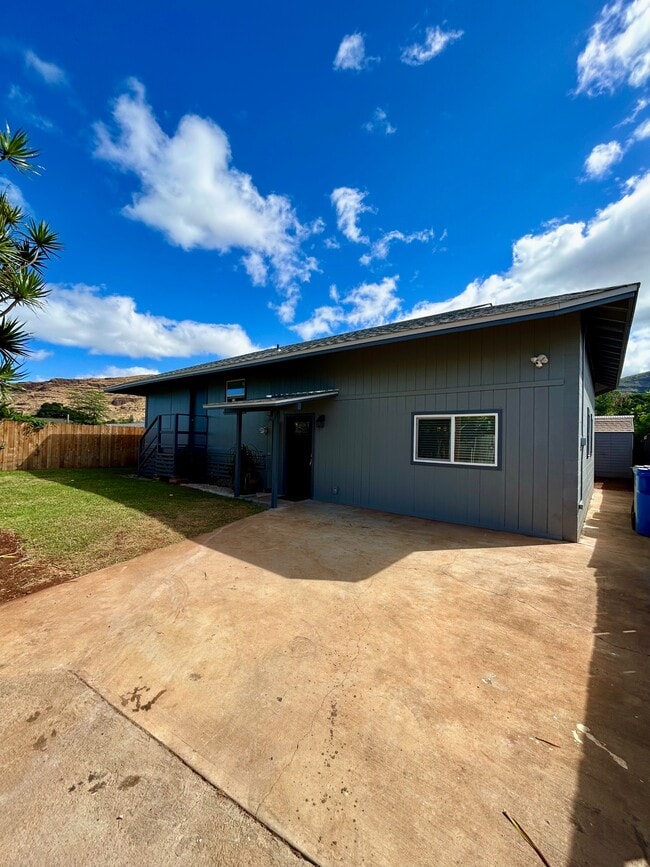 Building Photo - 87-228-228 Holomalia Pl