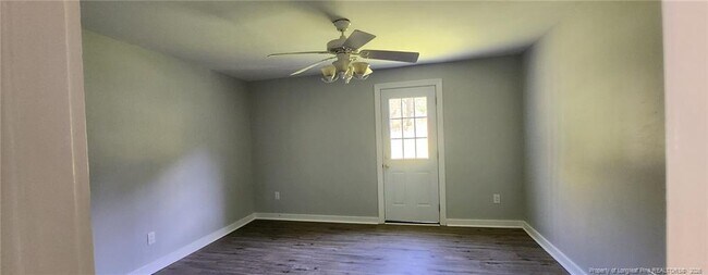 Building Photo - 233 W Barbee St