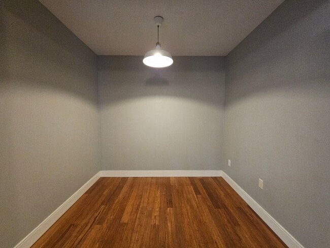 Building Photo - 2 Bedroom/2 Bath home near Duck Pond and Citizens Field