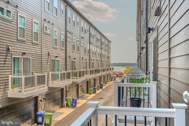Building Photo - 2705 Ferry Bar Dr
