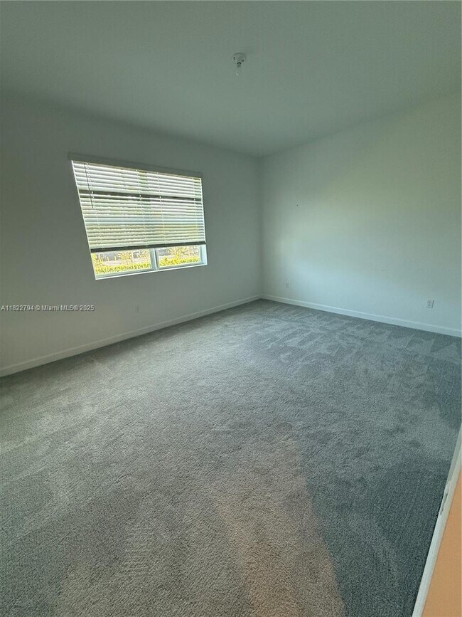Building Photo - 4576 Hollister Ave