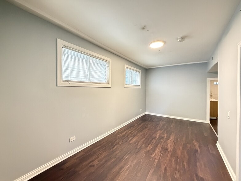Building Photo - 3503 W Dickens Ave