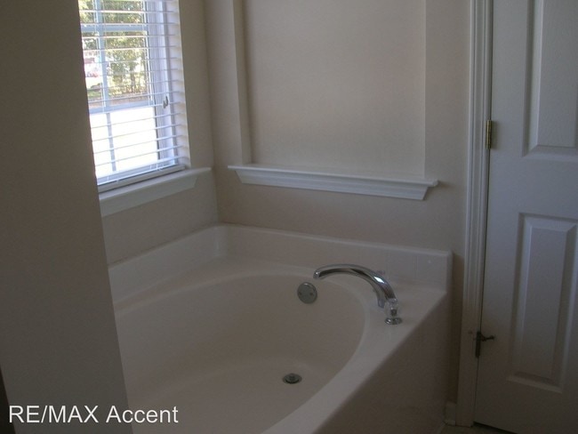 Building Photo - 3 br, 2 bath House - 294 Golden Grove
