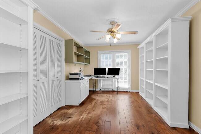 Building Photo - 11634 Southlake Dr