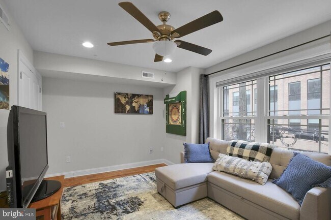 Building Photo - 1715 N Howard St