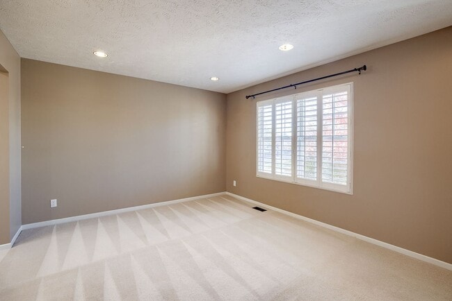 Building Photo - 3 Bedroom In A Great Location!!