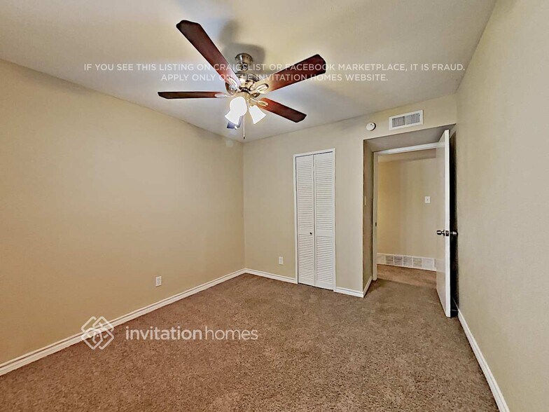 Building Photo - 6101 Greenlawn St