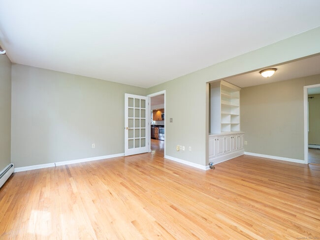 Building Photo - 21 Simpaug Turnpike