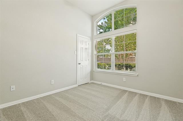 Building Photo - 10129 Sanden Dr