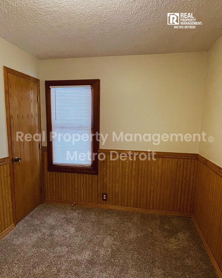 Building Photo - 4462 1st St