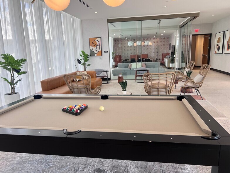 Building Photo - 556 NE 57th St