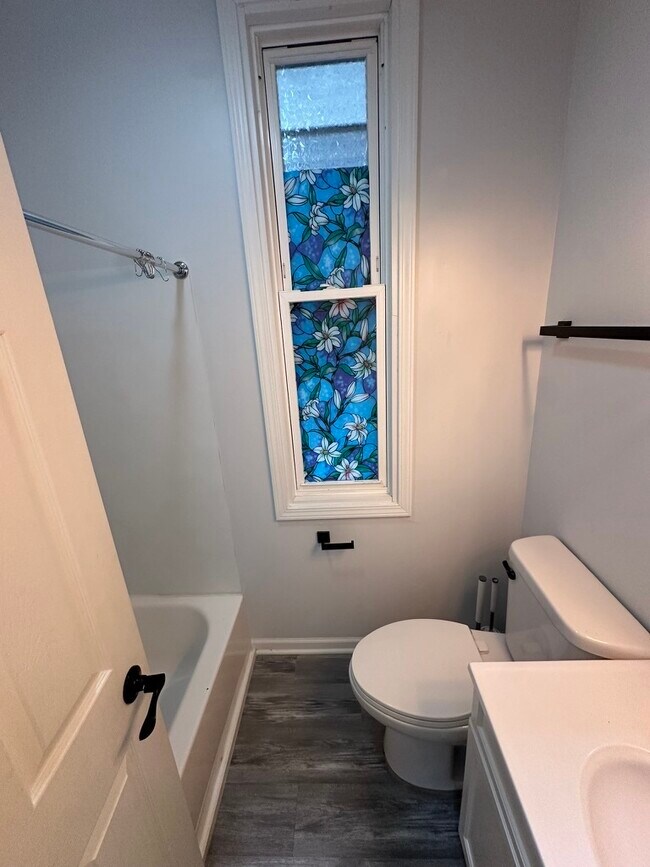 Building Photo - 3625 W Shakespeare Ave