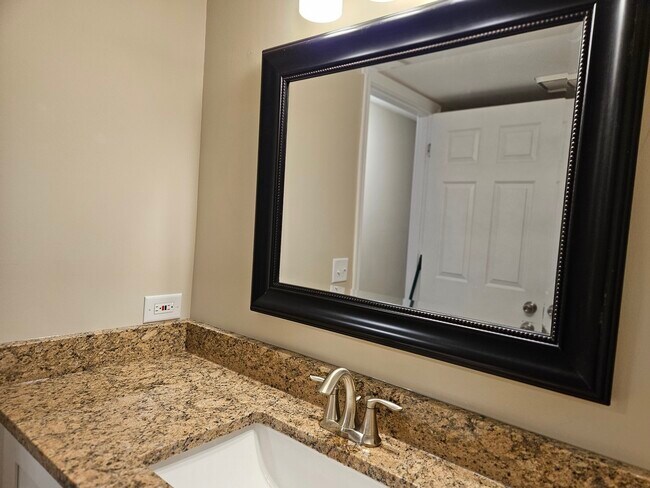 Building Photo - 1093 Kane St