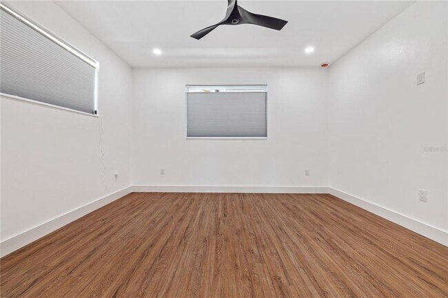 Building Photo - 2727 W Chestnut St