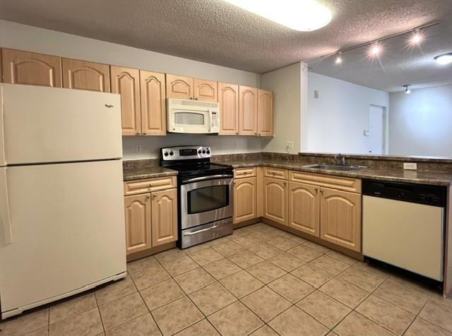 Building Photo - 5681 Riverside Dr