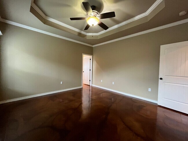 Building Photo - 3 Bedroom Single Family Home