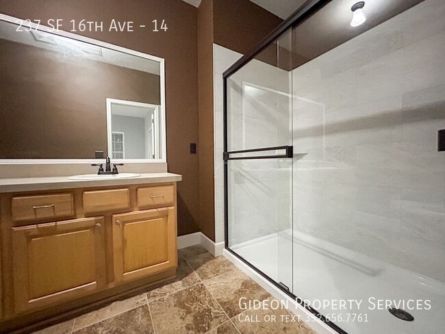 Building Photo - 237 SE 16th Ave