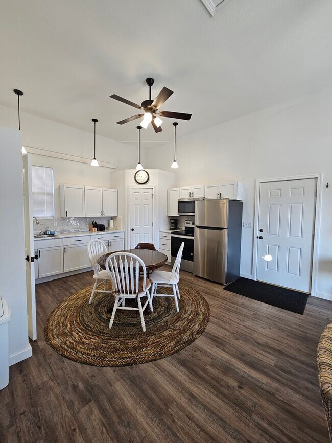 Building Photo - 1 BED | PLUS LOFT AREA | 1.5 BATH | FURNIS...