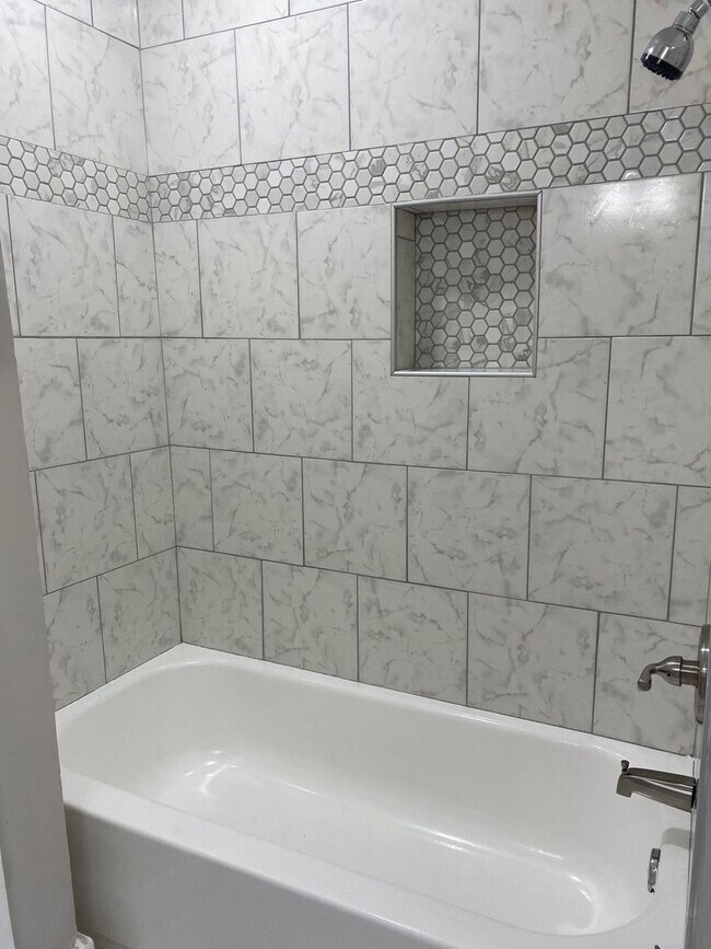 Building Photo - Freshly Renovated 2BR Duplex in the Heart of Portsmouth!