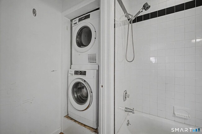 Building Photo - 7 Dean St