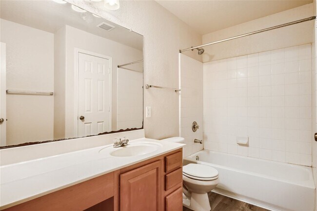 Building Photo - Over 3300 Square Feet
