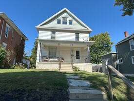 Building Photo - 227 Franklin St