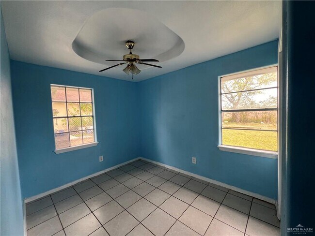 Building Photo - 10 Martinez St