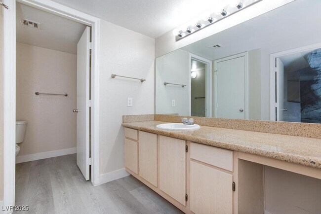 Building Photo - 555 E Silverado Ranch Blvd