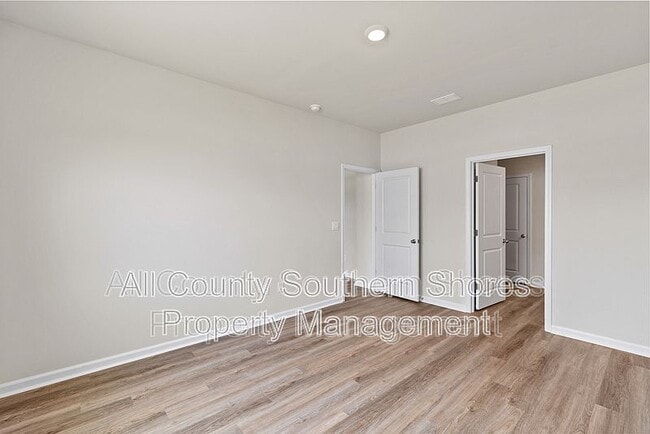 Building Photo - 215 Konik St