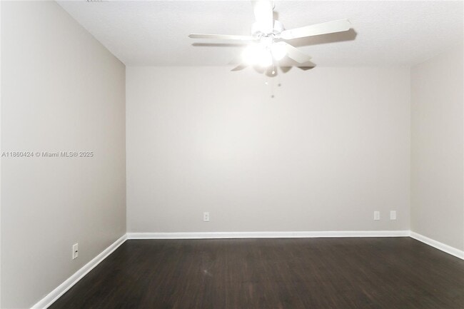 Building Photo - 7109 Glenwood Dr