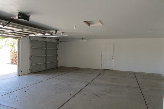Building Photo - 2402 Prickly Pear Dr