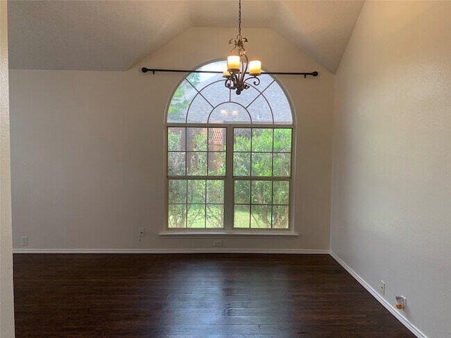 Building Photo - 4725 Park Bend Dr