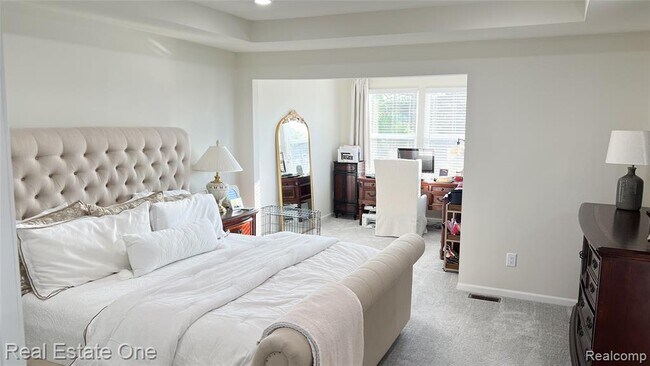 Building Photo - 4932 Glenora Dr